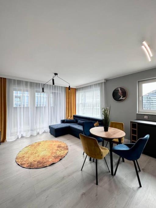 New Apart - Next To Sky Tower Apartment Wroclaw Luaran gambar
