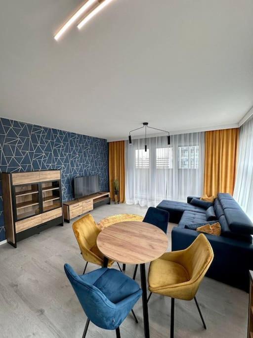 New Apart - Next To Sky Tower Apartment Wroclaw Luaran gambar
